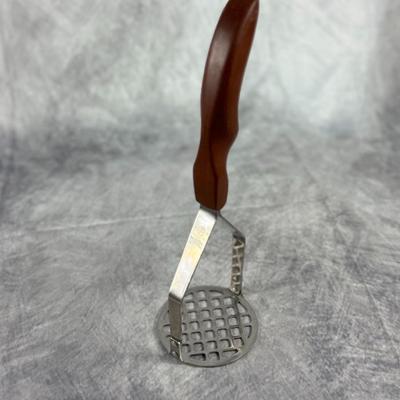 Lot 21: Cutco 4-Piece Knife Set – Premium American-Made Kitchen Cutlery