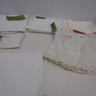Vintage Linens Doilies Blue Trim Napkins Square Daisy Napkins Ivory Petticoat Bottom