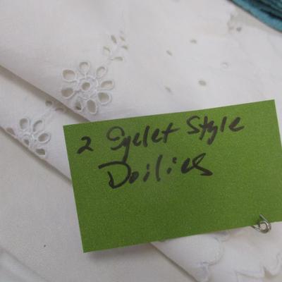 Vintage Linens Doilies Blue Trim Napkins Square Daisy Napkins Ivory Petticoat Bottom
