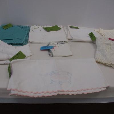 Vintage Linens Doilies Blue Trim Napkins Square Daisy Napkins Ivory Petticoat Bottom
