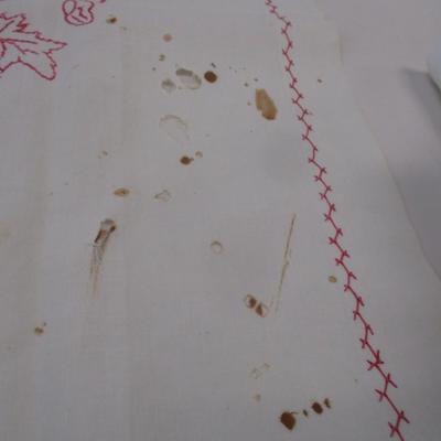Vintage Pillow Cases With Red Embroidery Napkins