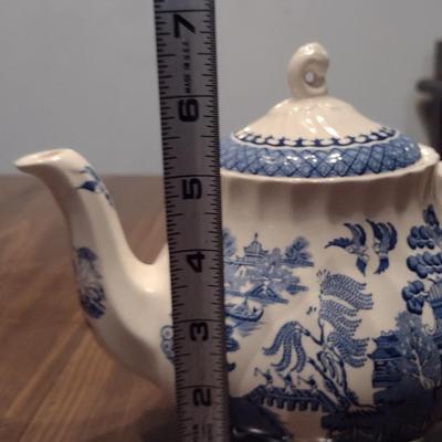 Sadler England Porcelain Tea Pot- Blue Willow Pattern