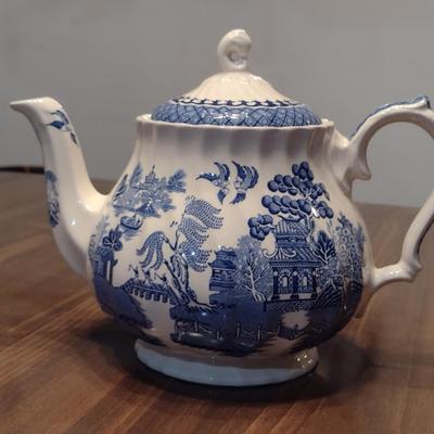 Sadler England Porcelain Tea Pot- Blue Willow Pattern