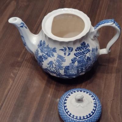 Sadler England Porcelain Tea Pot- Blue Willow Pattern