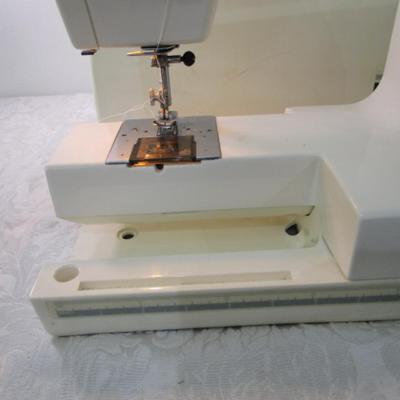 Sale Photo Thumbnail #9: In excellent condition, Model DX2015, tested & works, has 17 different stitches & button hole, has extra sewing needles, includes case