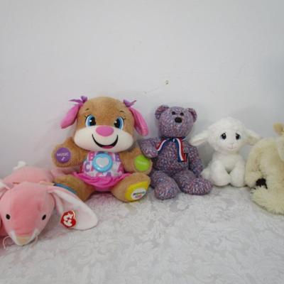 Sale Photo Thumbnail #114: Singing/talking/learning Fisher Price Bear takes 3 AA batteries not included tested & works