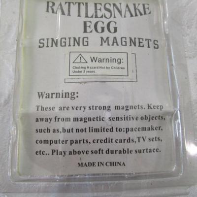 Sale Photo Thumbnail #561: 4 Singing Magnets
