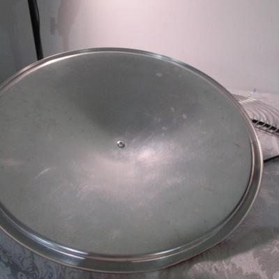Sale Photo Thumbnail #567: 6 quart wok, model 79525X inbox