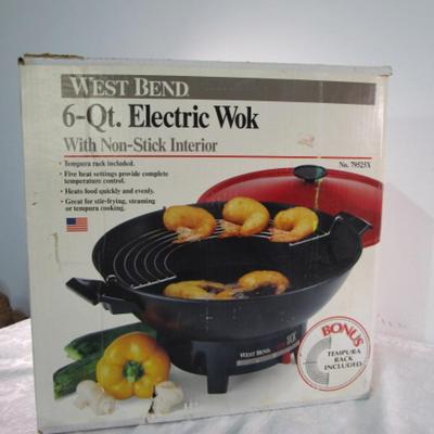Sale Photo Thumbnail #569: 6 quart wok, model 79525X inbox