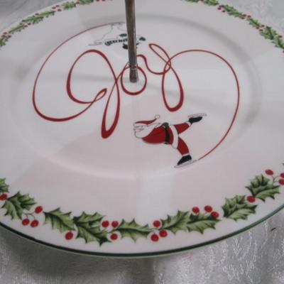 Sale Photo Thumbnail #579: New in box, Item #99118810, 7 5/8 plate, 10 5/8 porcelin dessert places