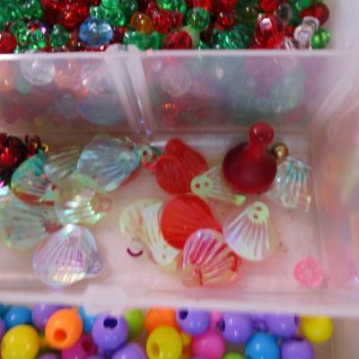 Sale Photo Thumbnail #680: Lots of beads, and other misc items, see pictures