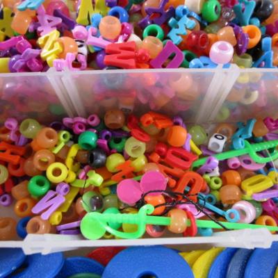 Sale Photo Thumbnail #676: Lots of beads, and other misc items, see pictures