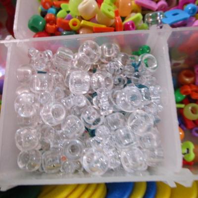 Sale Photo Thumbnail #682: Lots of beads, and other misc items, see pictures