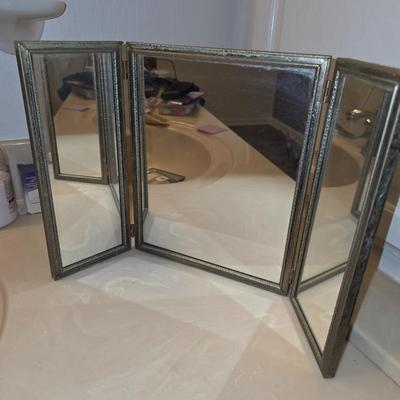 Vanity mirror