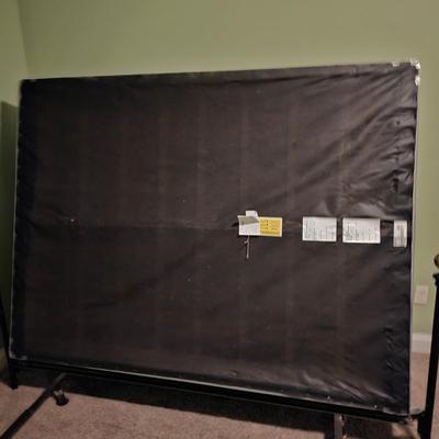 Queen Sized Black Metal Bed (BB-MG)