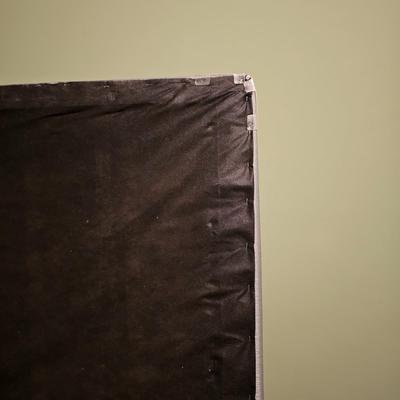 Queen Sized Black Metal Bed (BB-MG)
