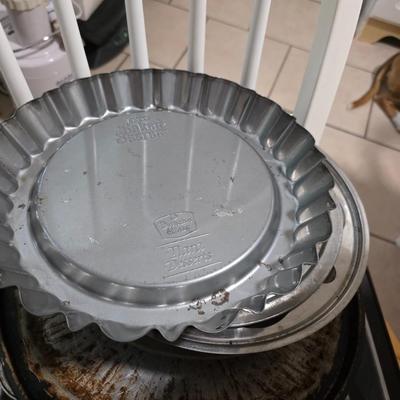 Baking sheets and pans