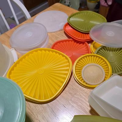 Tupperware lot