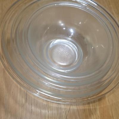 Pyrex bowls