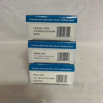 NIB Bachmann HO Silver Series Hoppers (W-MG)