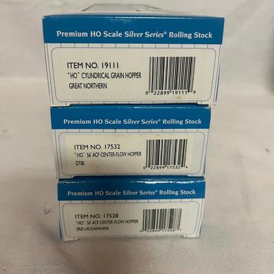 NIB Bachmann HO Silver Series Hoppers (W-MG)