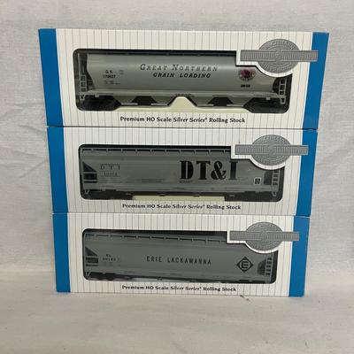 NIB Bachmann HO Silver Series Hoppers (W-MG)