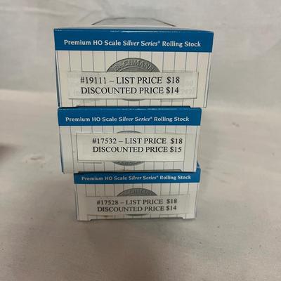 NIB Bachmann HO Silver Series Hoppers (W-MG)