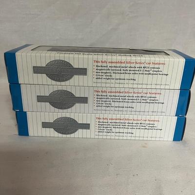 NIB Bachmann HO Silver Series Hoppers (W-MG)
