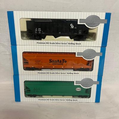 NIB Bachmann HO Silver Series Hoppers (W-MG)