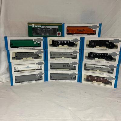 NIB Bachmann HO Silver Series Hoppers (W-MG)
