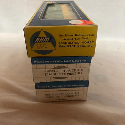 Over 20 Bachmann HO Silver Series Box Cars & More(W-MG)