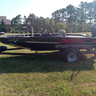 1999 Xpress Boat, 100 hp yamaha and trailer
