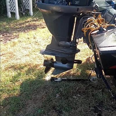 1999 Xpress Boat, 100 hp yamaha motor and trailer