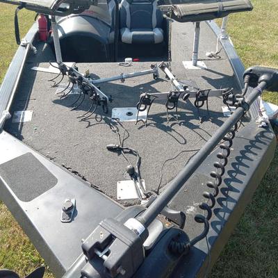 1999 Xpress Boat, 100 hp yamaha and trailer