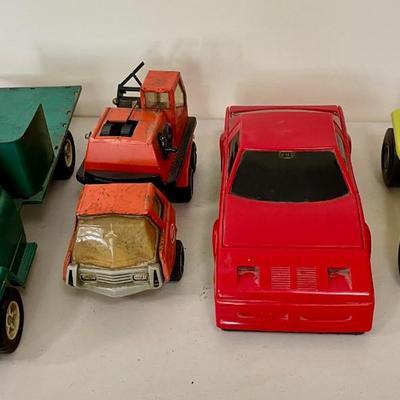 Sale Photo Thumbnail #630: Includes:
Ertl Company metal International Loadstar 1600 truck
Tonka crane truck
Hawk Model Co. jalopy
Videomate Rewinder