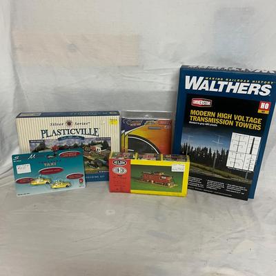 HO Train Accessories, Buildings & More (W-MG)