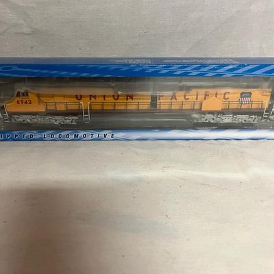 Two NIB Bachmann HO EMD DD40AX Centennial Locomotives (W-MG)