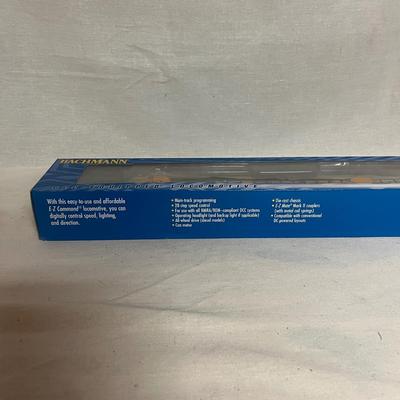 Two NIB Bachmann HO EMD DD40AX Centennial Locomotives (W-MG)