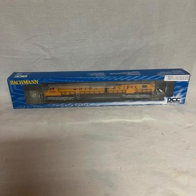 Two NIB Bachmann HO EMD DD40AX Centennial Locomotives (W-MG)