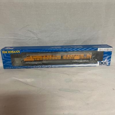 Two NIB Bachmann HO EMD DD40AX Centennial Locomotives (W-MG)