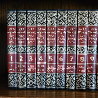 Funk and Wagnalls New Encyclopedia Set (LR-EL)