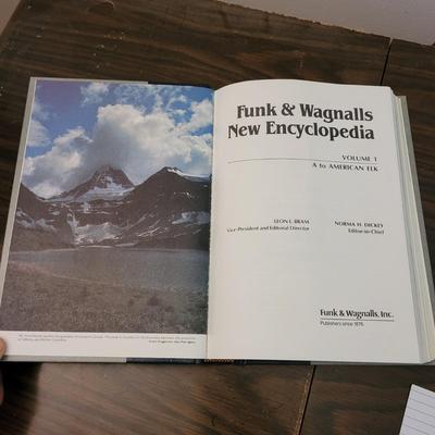 Funk and Wagnalls New Encyclopedia Set (LR-EL)