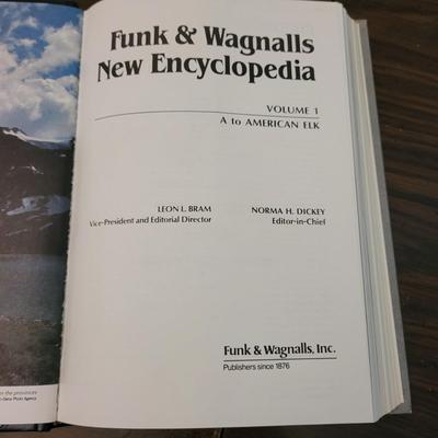 Funk and Wagnalls New Encyclopedia Set (LR-EL)