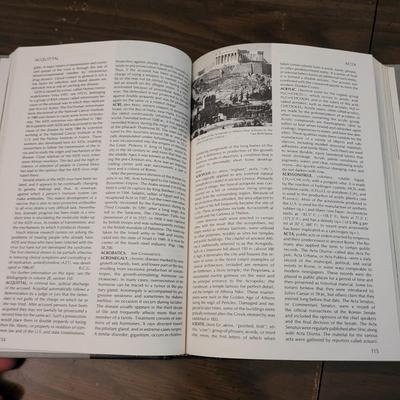Funk and Wagnalls New Encyclopedia Set (LR-EL)