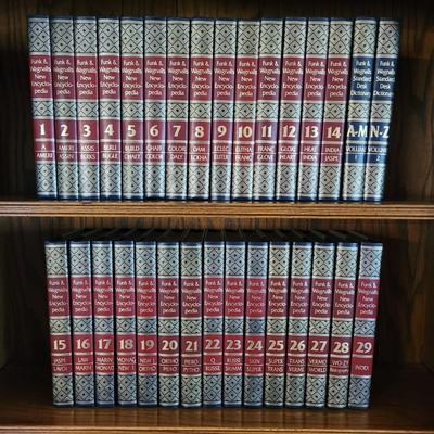Funk and Wagnalls New Encyclopedia Set (LR-EL)