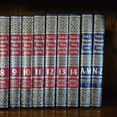 Funk and Wagnalls New Encyclopedia Set (LR-EL)