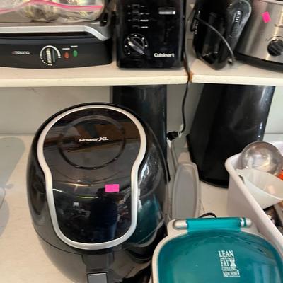 Sale Photo Thumbnail #99: Air Fryer and Appliances