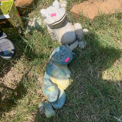 Sale Photo Thumbnail #185: Bird bath, pedestal art, solar items