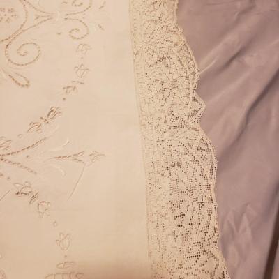 Antique White Lace Table Linens (B2-KD)