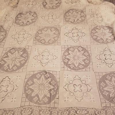 Antique White Lace Table Linens (B2-KD)